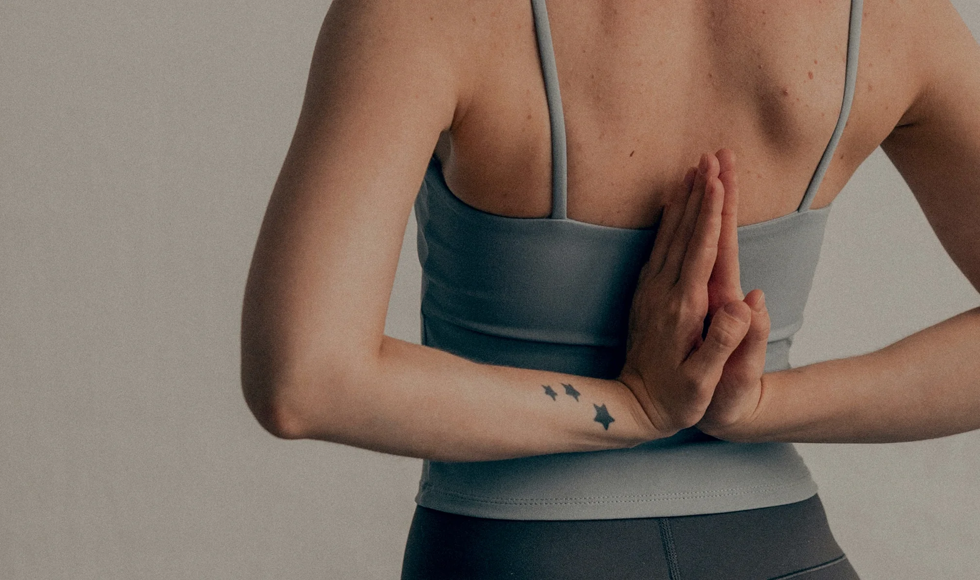 Alumna practicando yoga en Bodylab